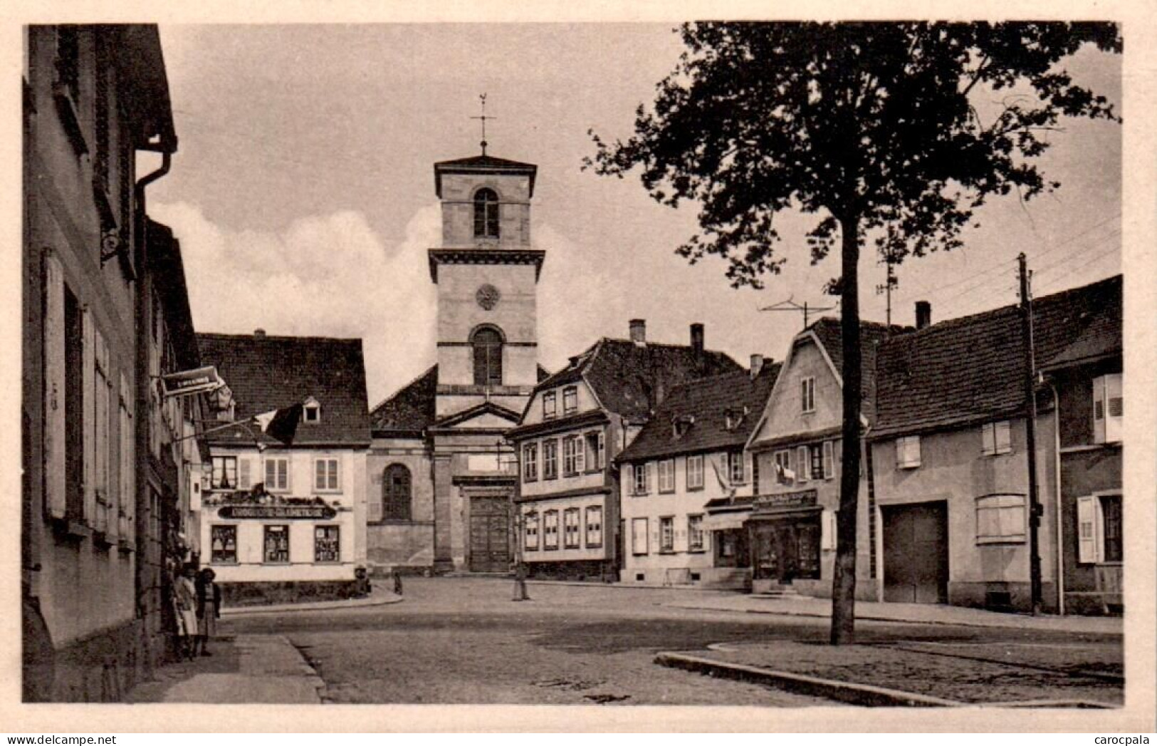 Carte Vers 1950 BRUMATH / PLACE DE LA LIBERTE ET EGLISE CATHOLIQUE - Brumath