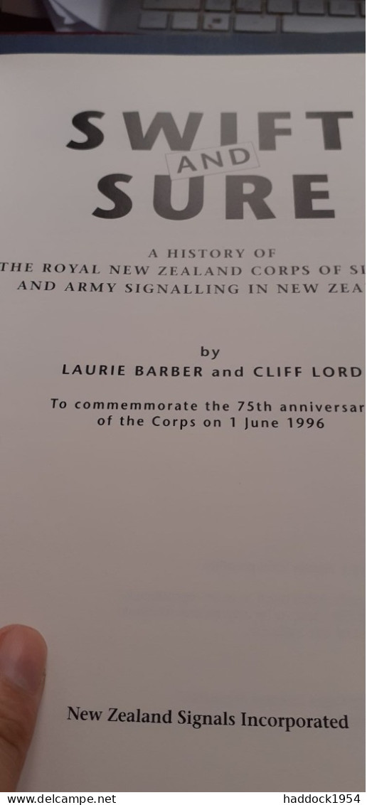 Swift And Sure A History Of The Royal New Zealand Corps Of Signals LAURIE BARBER CLIFF LORD NZ Signals Incorporated 1996 - Ejército Extranjero