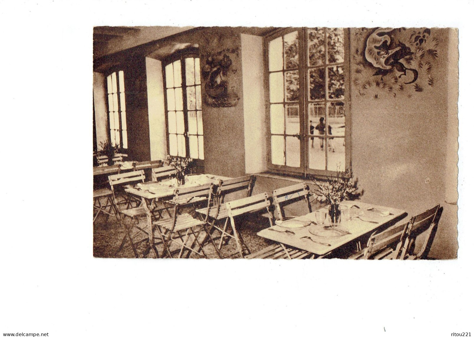 Cpa - 83 - Aérium Du Haut-Var SALERNES - N° 2344 - Salle à Manger Table Verre - Dessin Mural Lapin Renard Tigre Enfants - Salernes