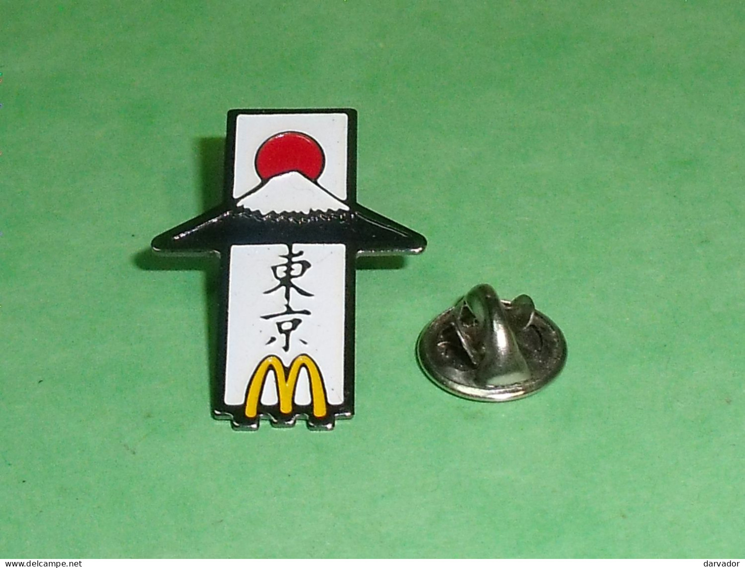 TB3JJ / Pin's / McDonald's: Arthus Bertrand , Japon - McDonald's