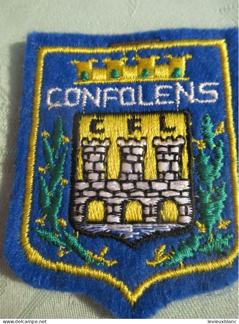 Ecusson Tissu Ancien / France /CONFOLENS /Charente / Charente Limousine/Vers 1960 -1970      ET399 - Patches