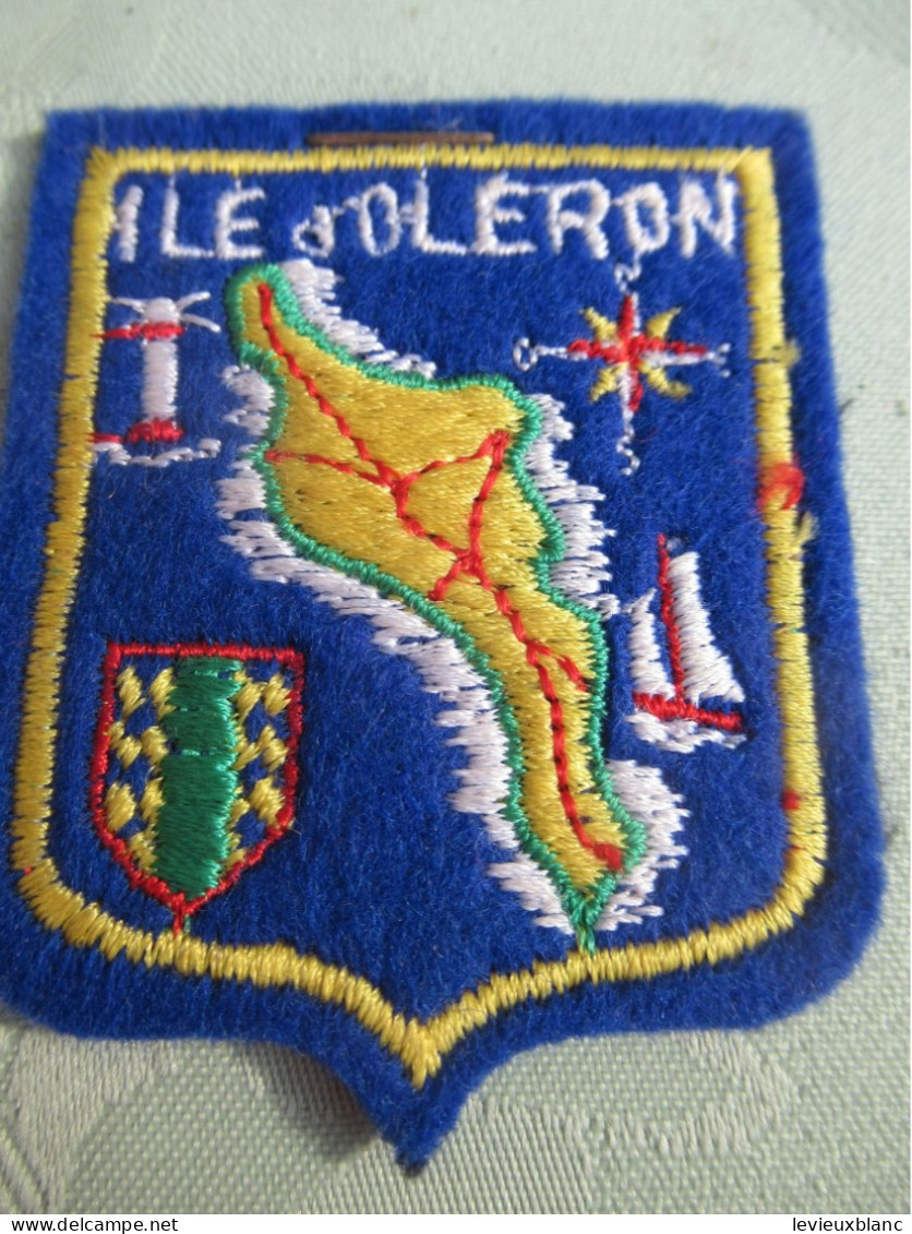 Ecusson Tissu Ancien / France /ILE D'OLERON /Charente Maritime/ Nouvelle Aquitaine /Vers 1960 -1970      ET402 - Blazoenen (textiel)