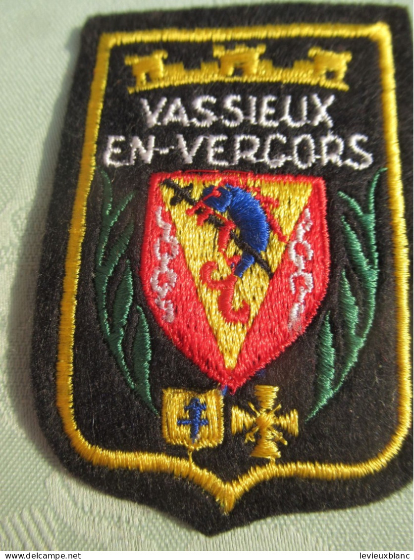 Ecusson Tissu Ancien / France /VASSIEUX En VERCORS / Drôme/ Auvergne Rhône Alpes /Vers 1960 -1970      ET411 - Patches