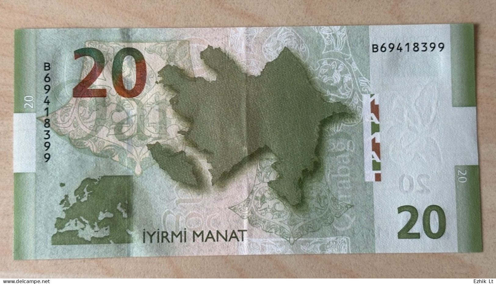 AZERBAIJAN 2005 AUNC 20 MANAT NOTE. Old Design. Folded Per Center. Pick#28 - Azerbaïjan