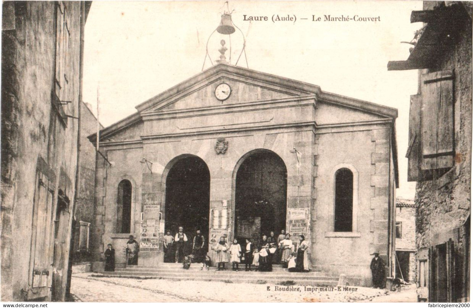 CPA 11 (Aude) Laure-Minervois - Le Marché-Couvert TBE éd. E. Roudière. Belle Animation - Markthallen