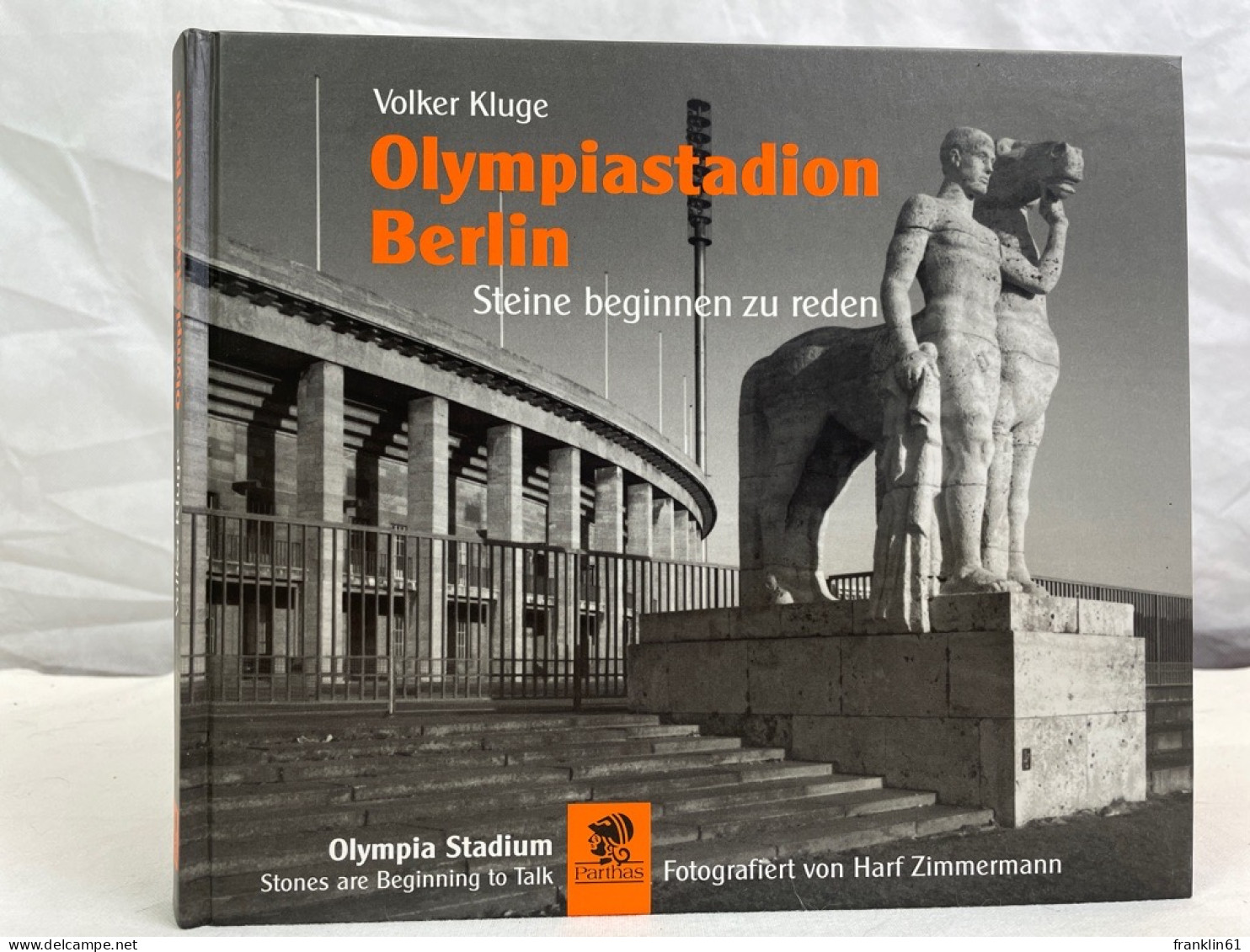 Olympiastadion Berlin : Steine Beginnen Zu Reden = Olympia Stadium. - Architectuur