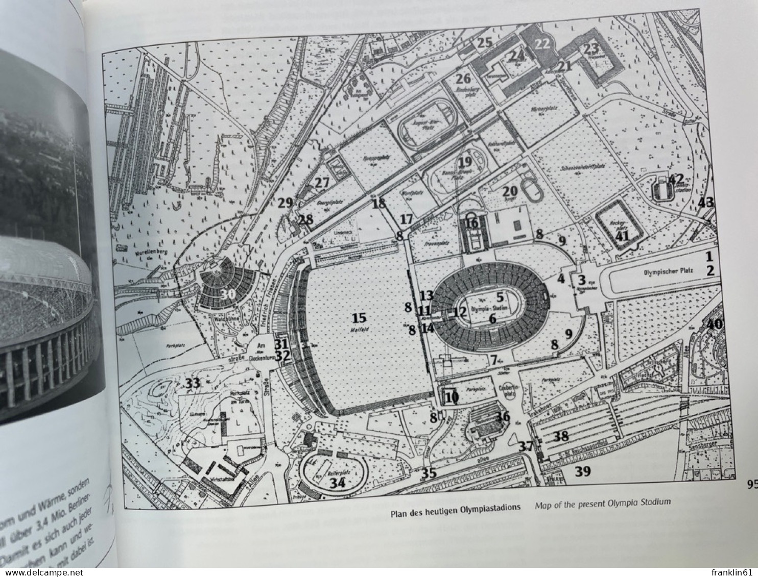 Olympiastadion Berlin : Steine Beginnen Zu Reden = Olympia Stadium. - Architecture