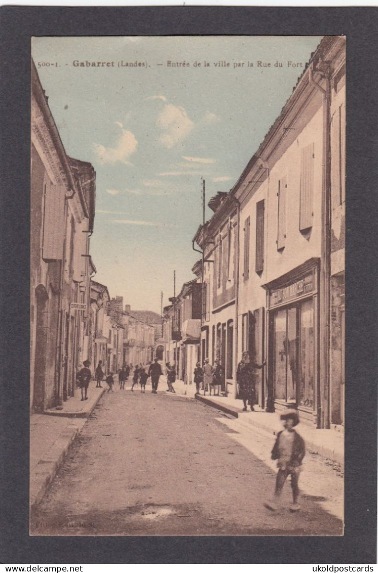 CPA 40 -  GABARRET, Entree De La Ville Par La Rue Du Fort - Gabarret