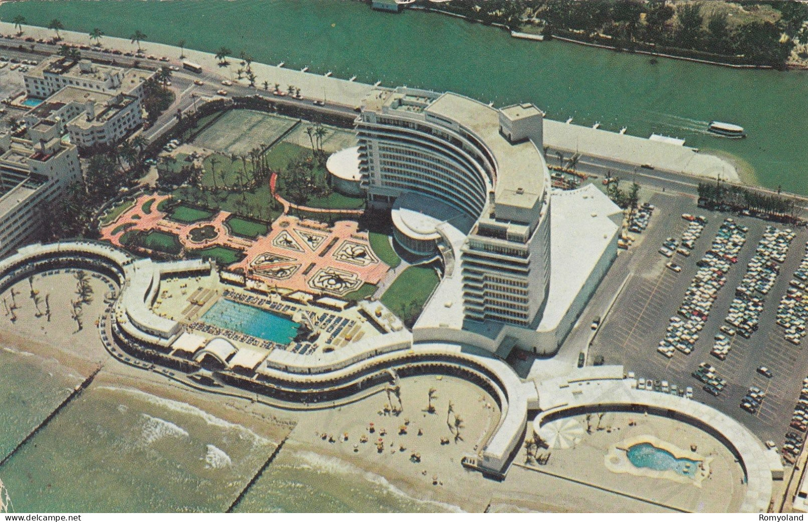 CARTOLINA  MIAMI BEACH,FLORIDA,STATI UNITI-LUXURIOUS FONTAINEBLEAU HOTEL-NON VIAGGIATA - Miami Beach