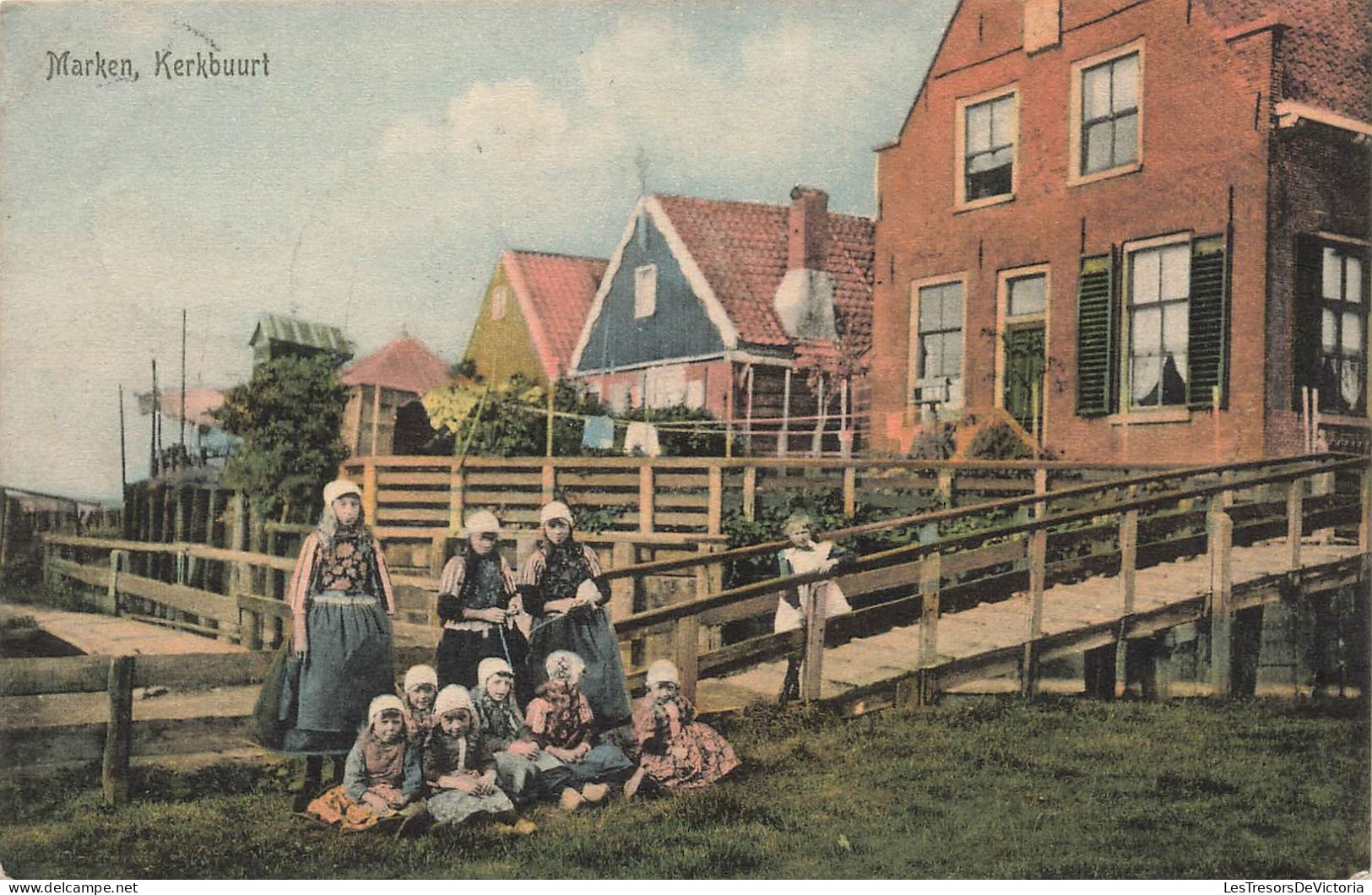 Pays Bas - Marken - Kerkbuurt - Animé - Colorisé - Carte Postale Ancienne - Marken