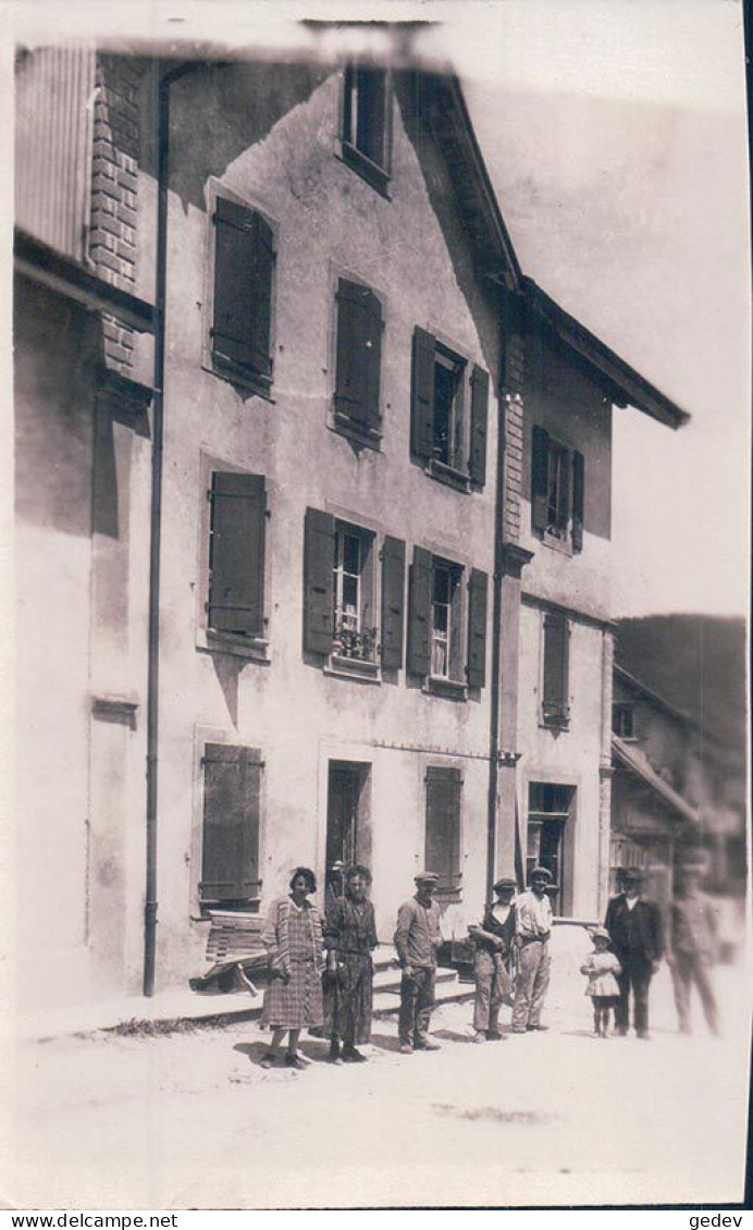 Lavigny VD, Les Habitants Devant La Maison (2802) - Lavigny