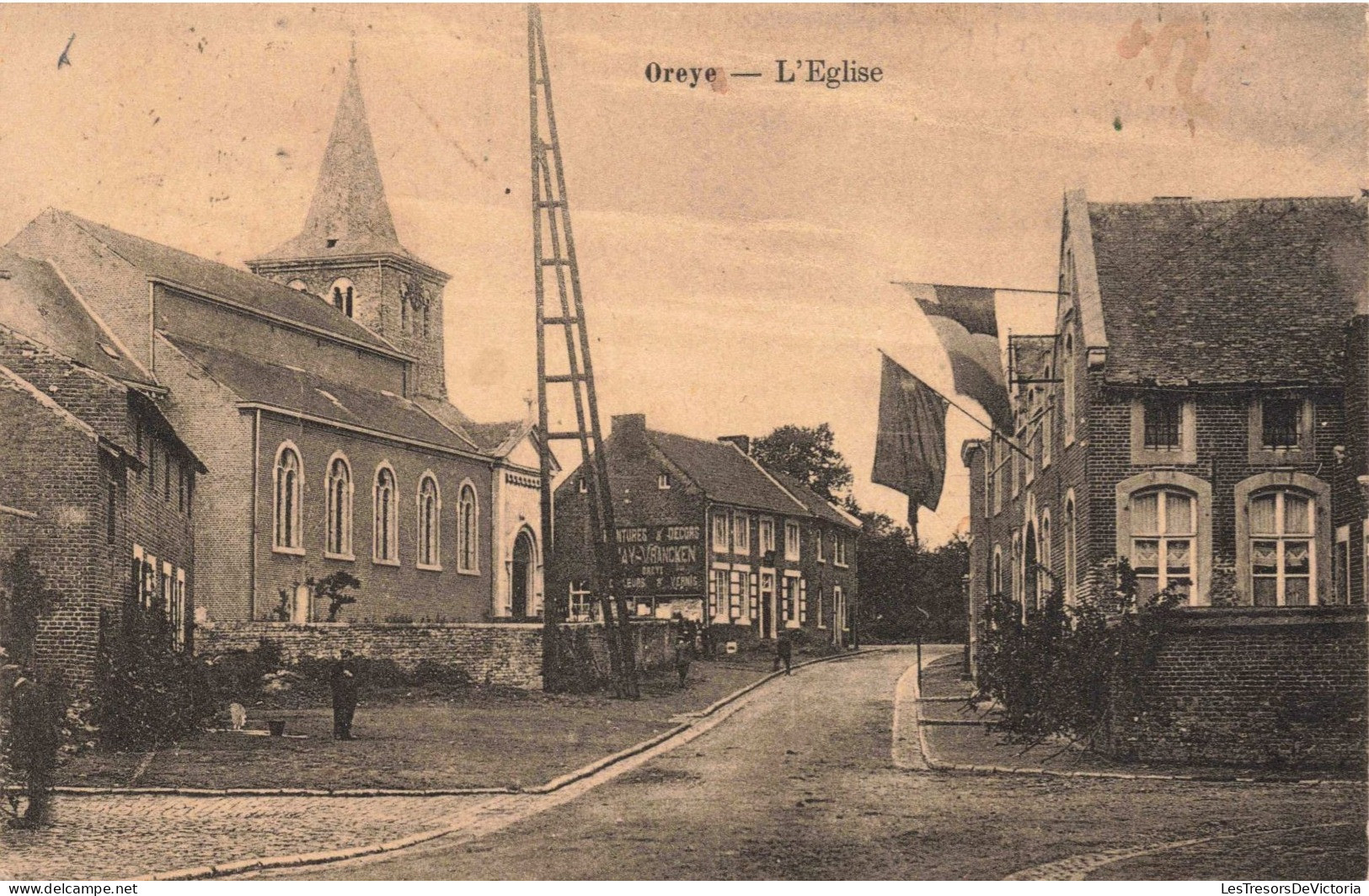 BELGIQUE - Oreye - L'Eglise - Drapeau - Village - Animé - Carte Postale Ancienne - Oreye