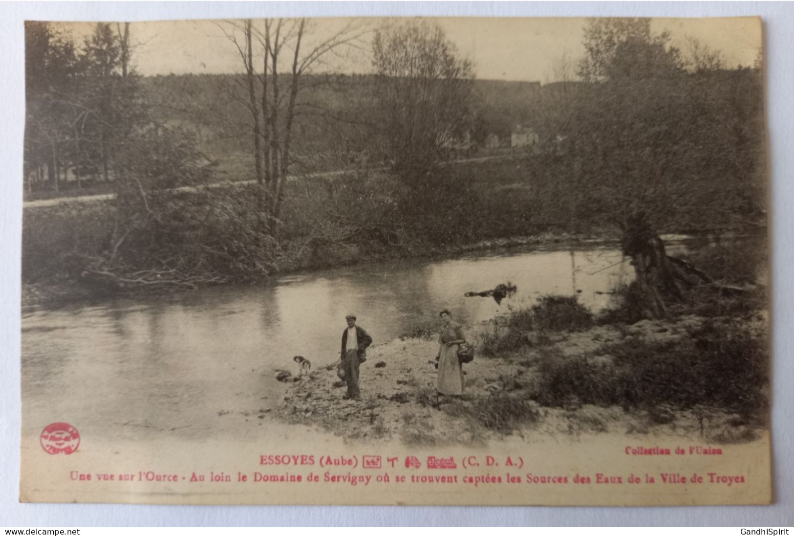 Essoyes - Une Vue Sur L'Ource - Au Loin Le Domaine De Servigny Où Se Trouvent Captées Les Sources Des Eaux De Troyes - Essoyes