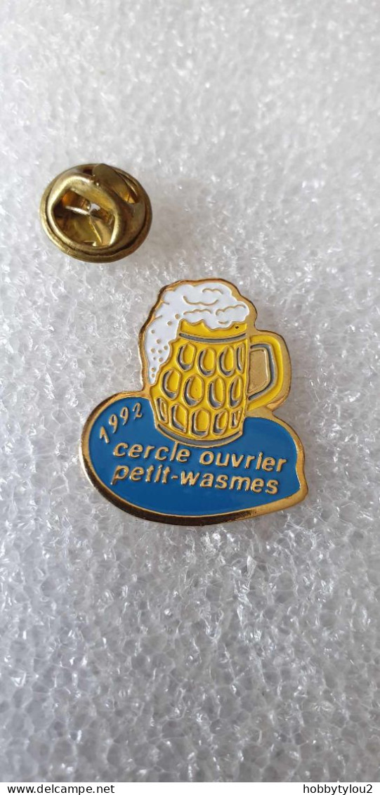 Pin's Bière Cercle Ouvrier Petit-Wasmes 1992 - Bierpins