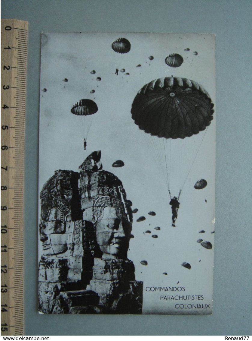 Avion - Aviation - PARACHUTE - COMMANDOS PARACHUTISTES COLONIAUX - Parachutisme