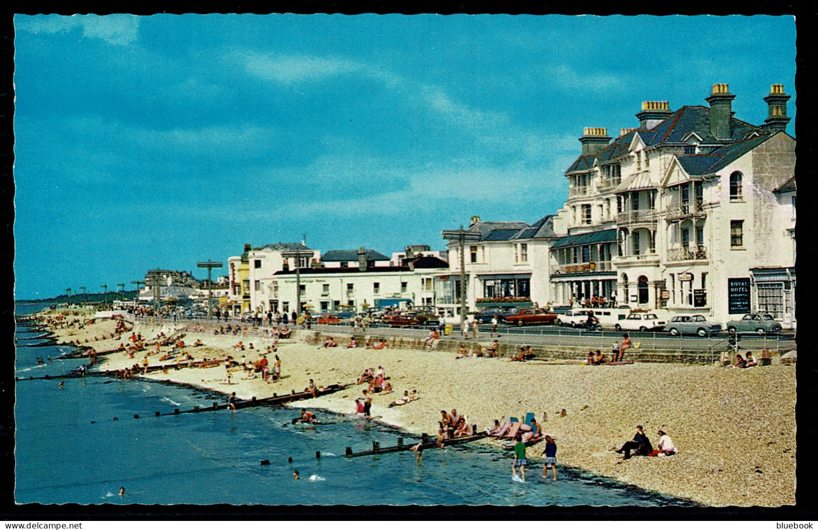 Ref 1620 - Postcard - The Beach Looking West - Bognor Regis Sussex - Bognor Regis