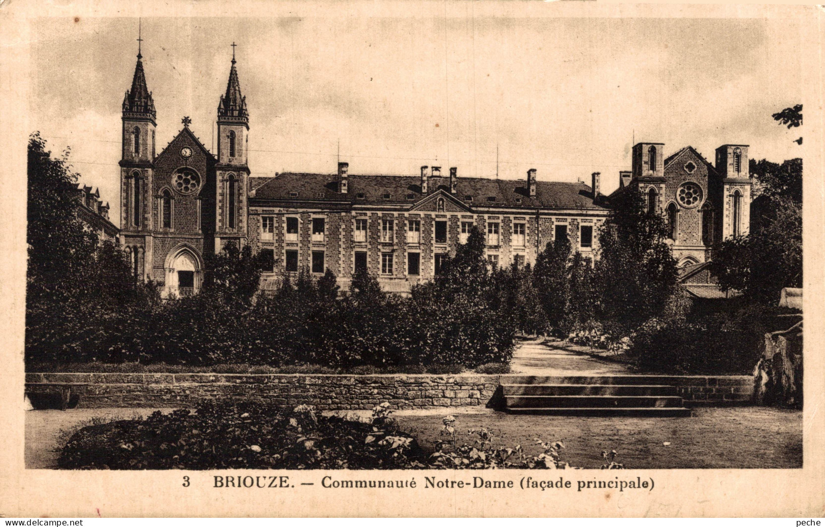 N°106983 -cpa Briouze -communauté Notre Dame - - Briouze