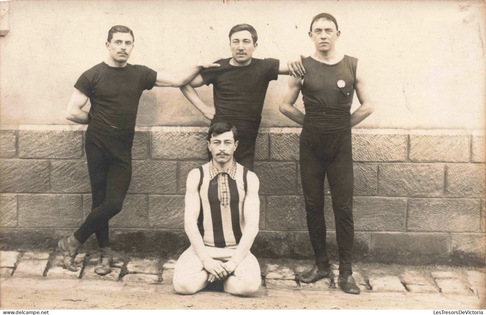 CPA - Troupe D'artistes - Hommes Portant Des Justaucorps - Danseurs - Animé - Carte Postale Ancienne - Danza