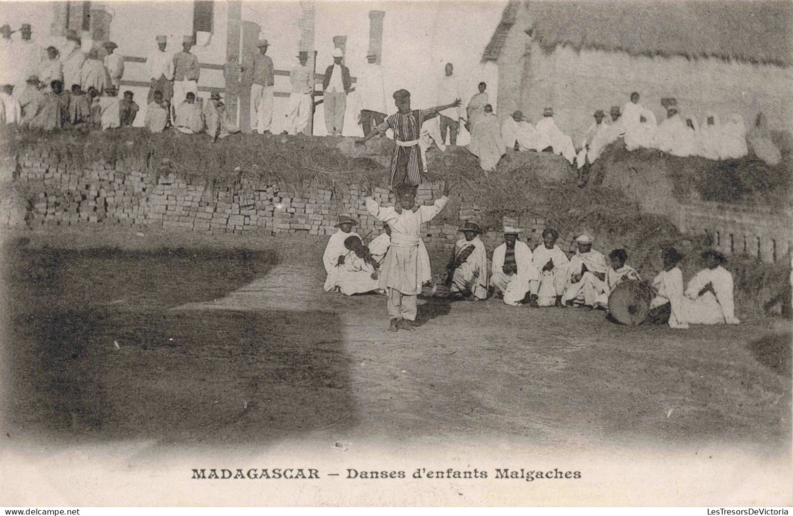 MADAGASCAR - Danses D'enfants Malgaches - Fête - Orchestre - Village - Animé - Carte Postale Ancienne - Madagascar