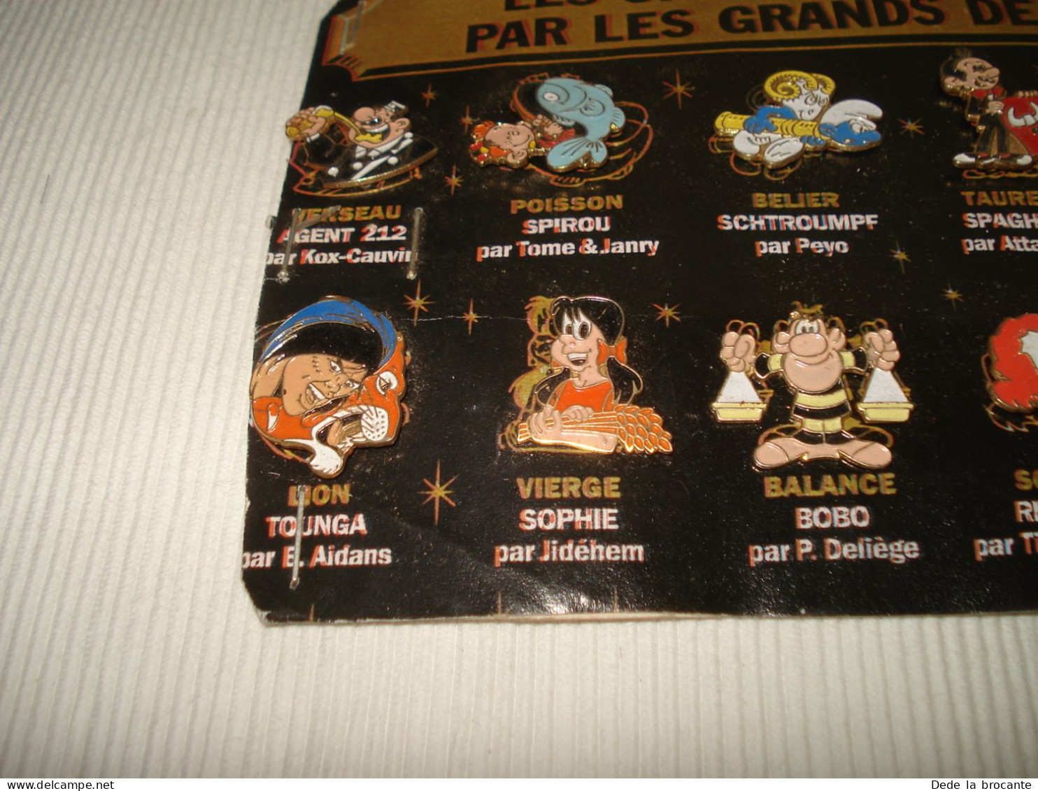 O8 / Rare Planche 12 Pin's " Les Signes Du Zodiaque Par Les Grands De La BD "  1992 - Pins