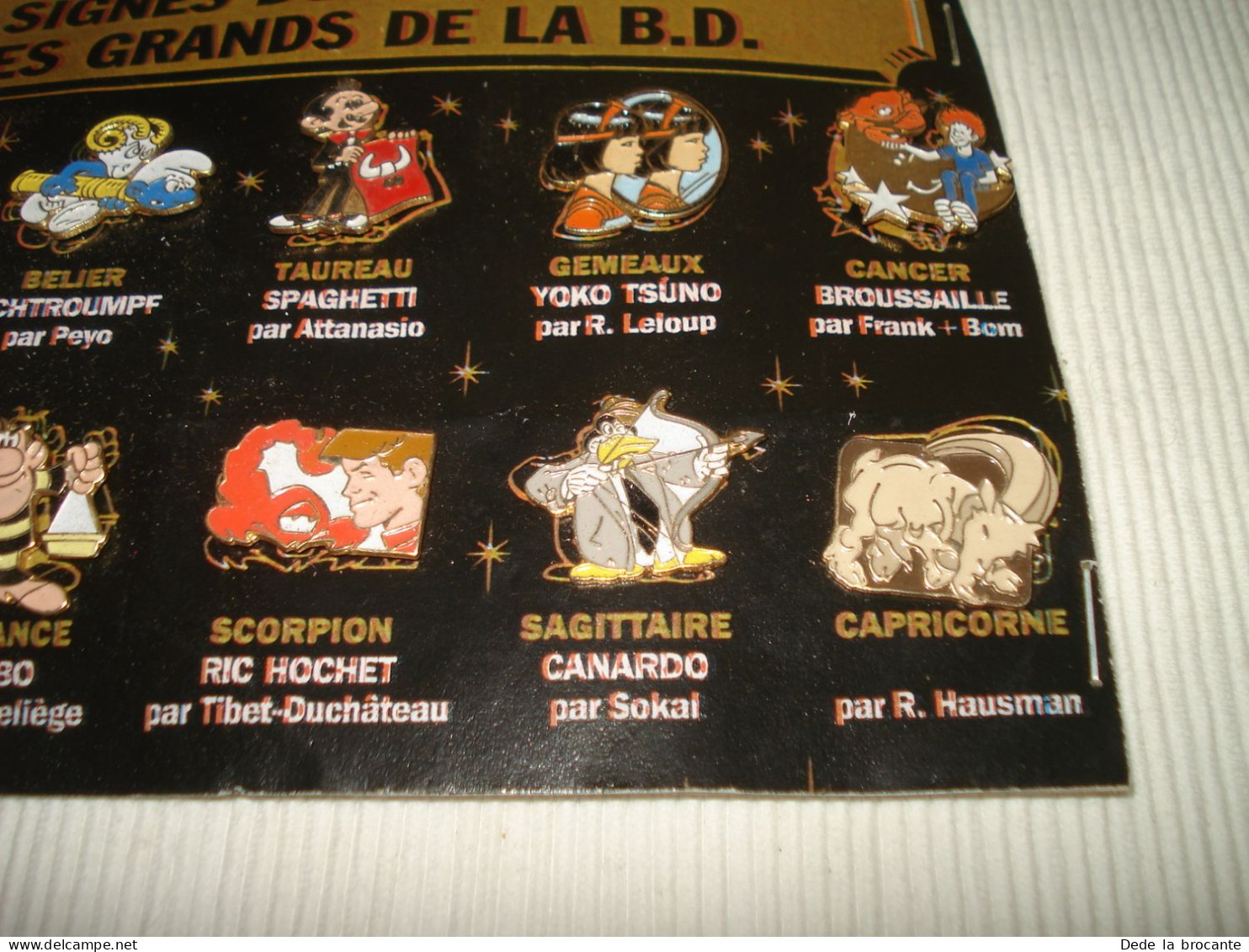 O8 / Rare Planche 12 Pin's " Les Signes Du Zodiaque Par Les Grands De La BD "  1992 - Pins
