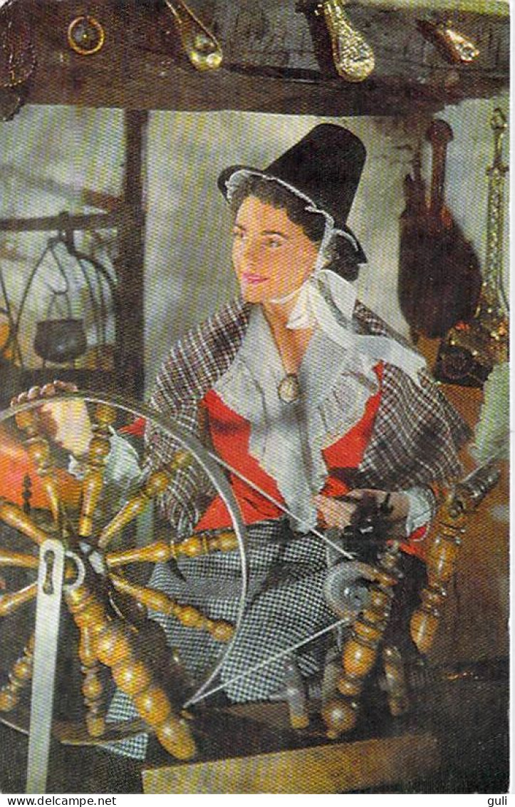 Royaume-Uni-Pays De Galles Wales-  Welsh Girl In Welsh National Costume - Spinning Wheel  Rouet  FOLKLORE *PRIX FIXE - Anglesey