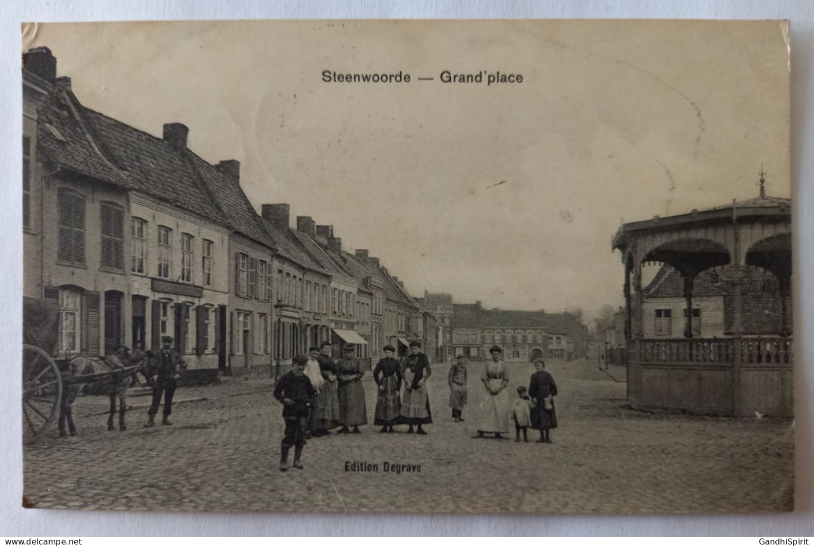 Steenwoorde - Grand'Place - Commerces Sur La Gauche - Attelage - Steenvoorde