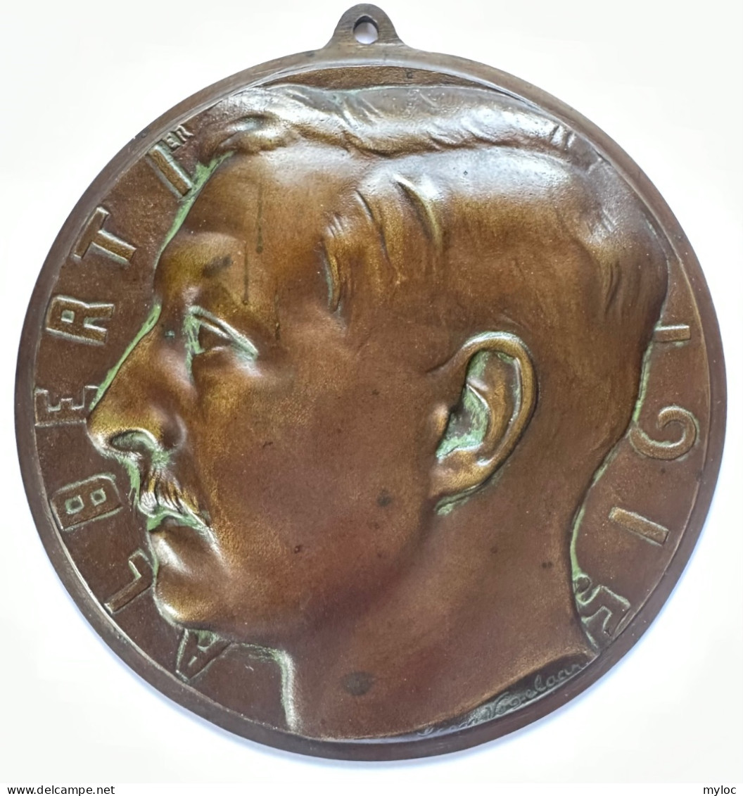 2 Plaquettes En Bronze  Albert Et Elisabeth. Léon Vogelaar. Propriété Frey Frères. Vendu Au Bénéfice Des Orphelins. - Adel