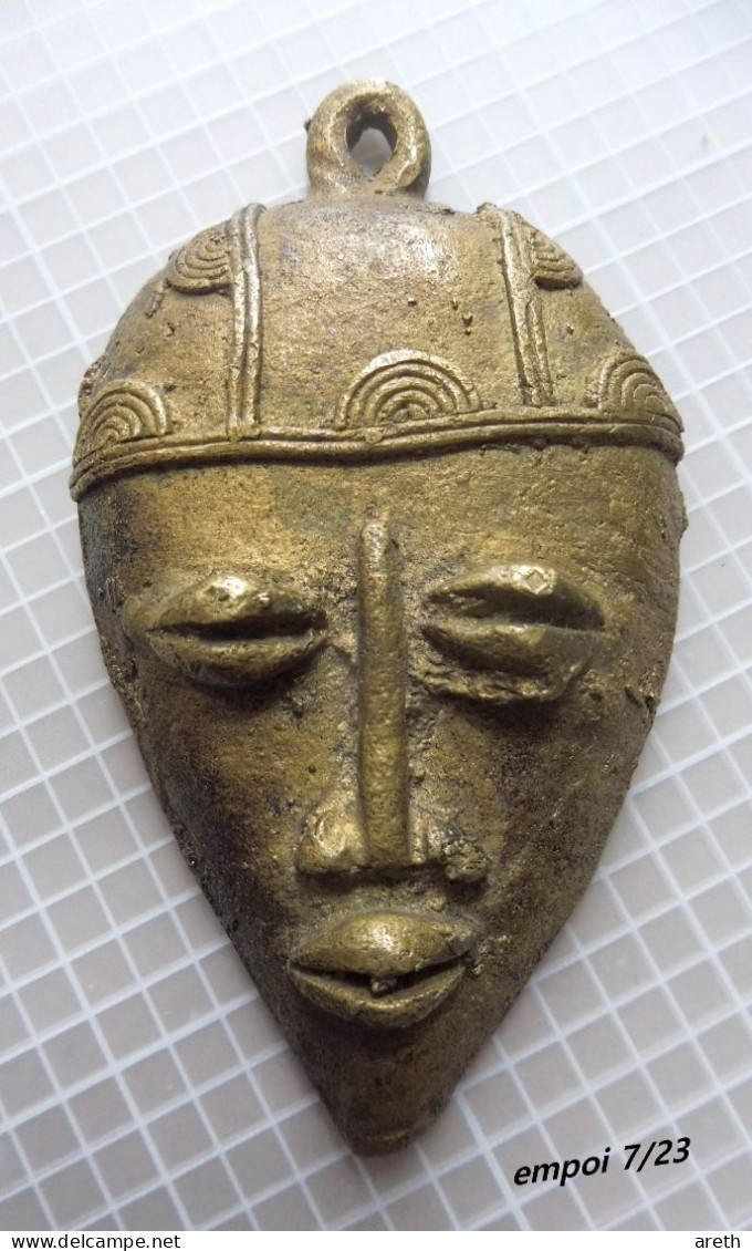 Masque Miniature En Bronze Ou Laiton ~ Art Populaire Africain - Brons