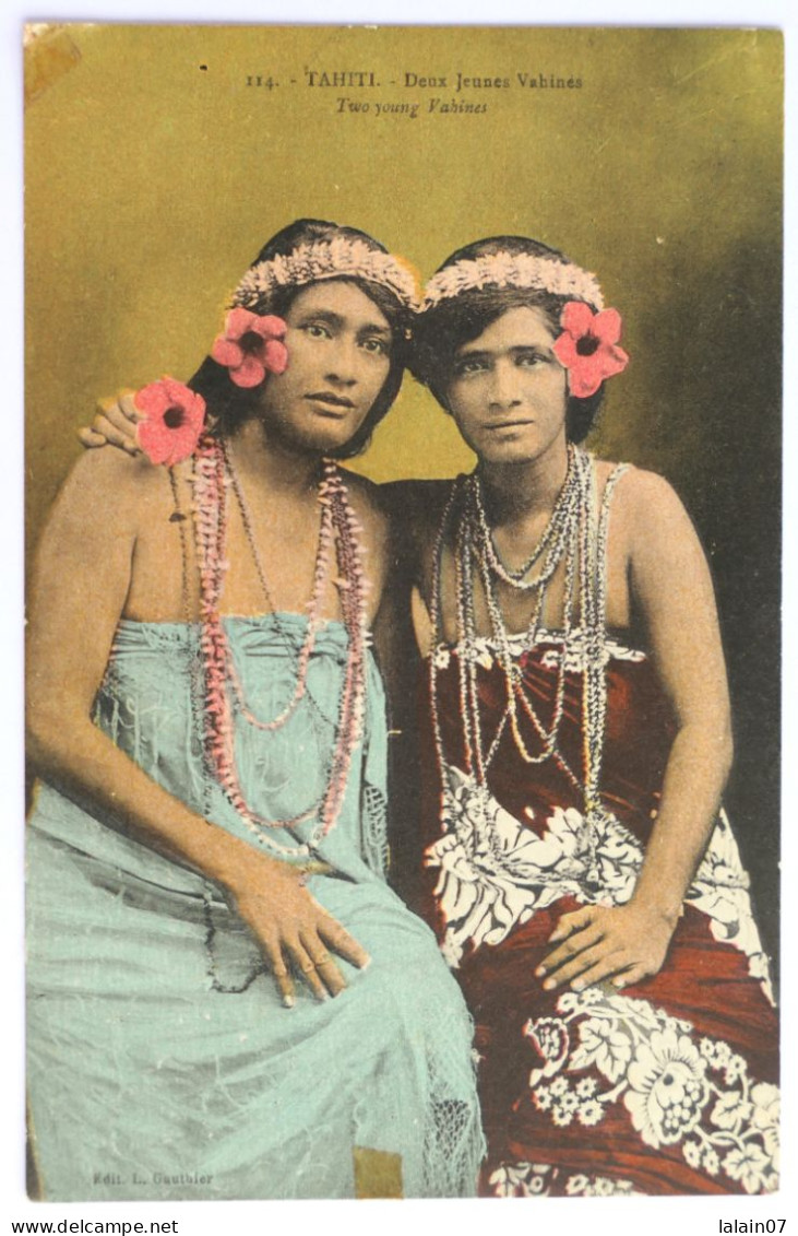 C. P. A. Couleur : TAHITI : Deux Jeunes Vahinés, Two Young Vahines - Tahiti