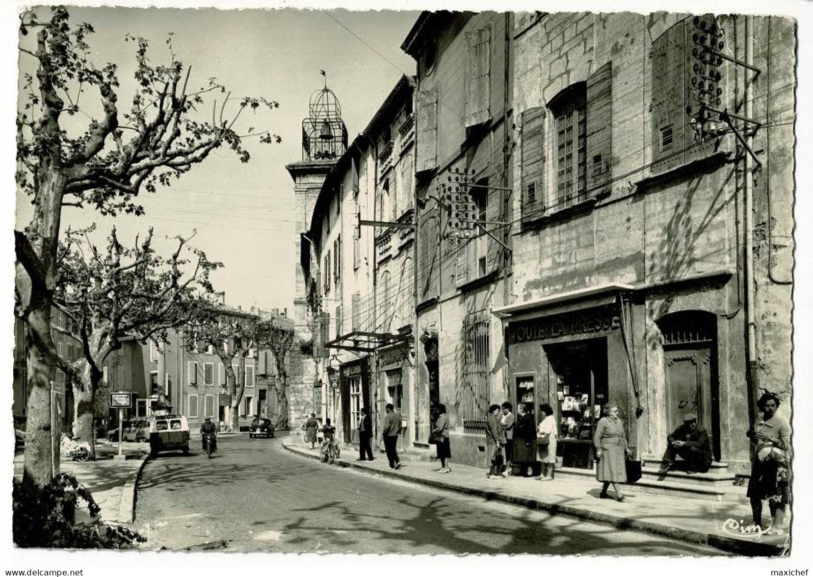 Pelissanne - Place Cabardel (animation, Commerces) Circulé 1961 - Pelissanne