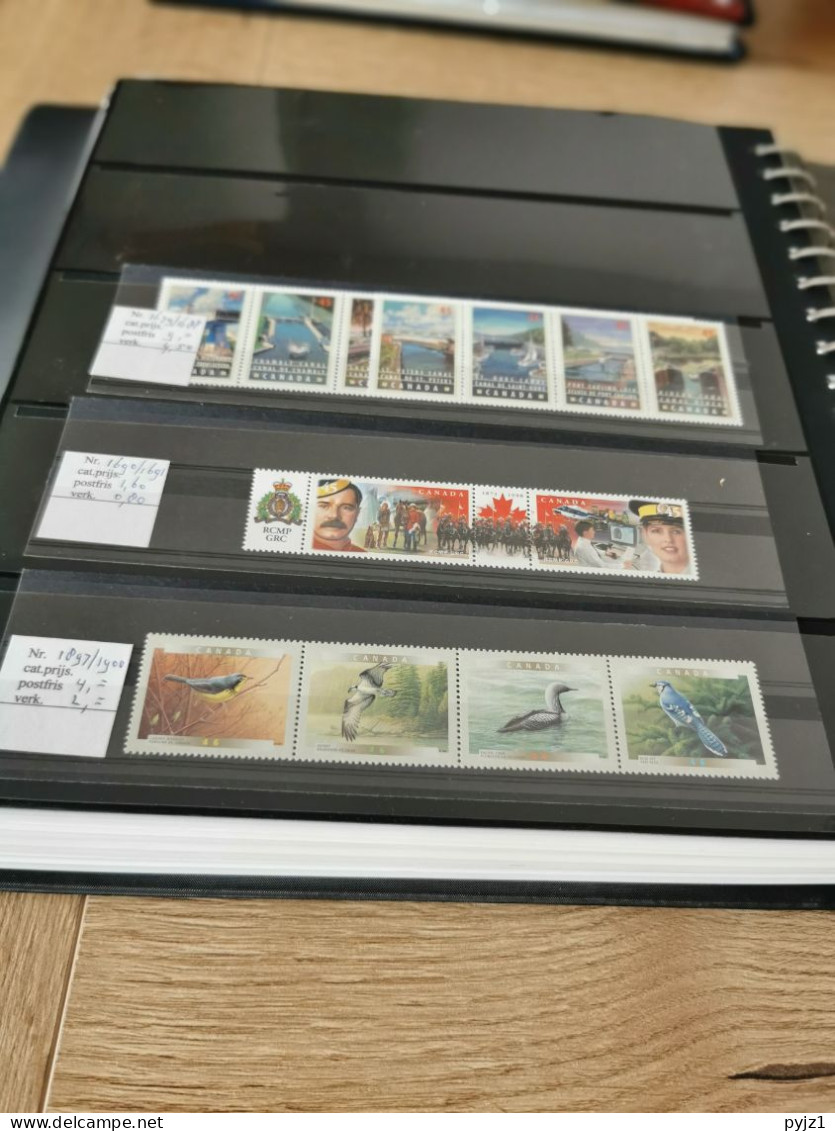 Canada 1967-2006 in 3 albums MNH.