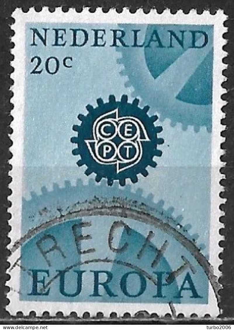 Blauwe Stip Rechts Van Het Tandwiel In 1967 Europa CEPT 20 Ct Gewoon Papier NVPH 882 - Errors & Oddities