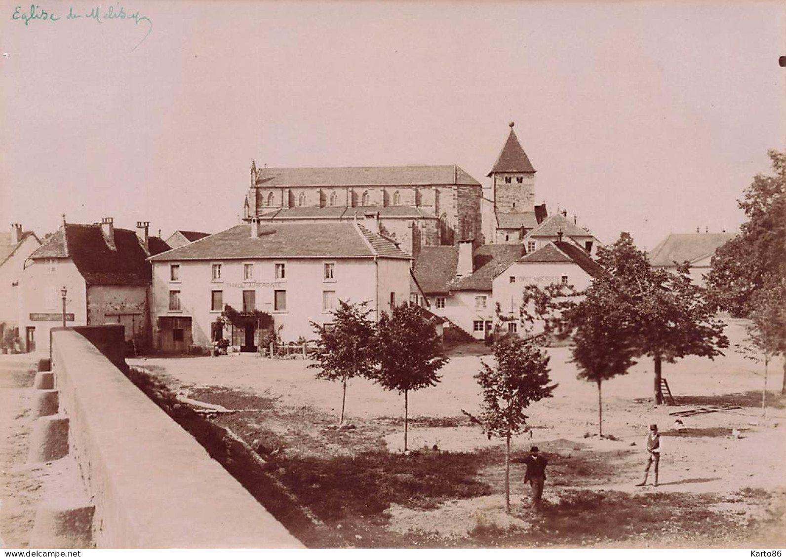 Mélisey * RARE Photo Albuminée Circa 1898 * Place De L'église Du Village * THIAULT & POIROT Aubergiste * 17x12cm - Mélisey