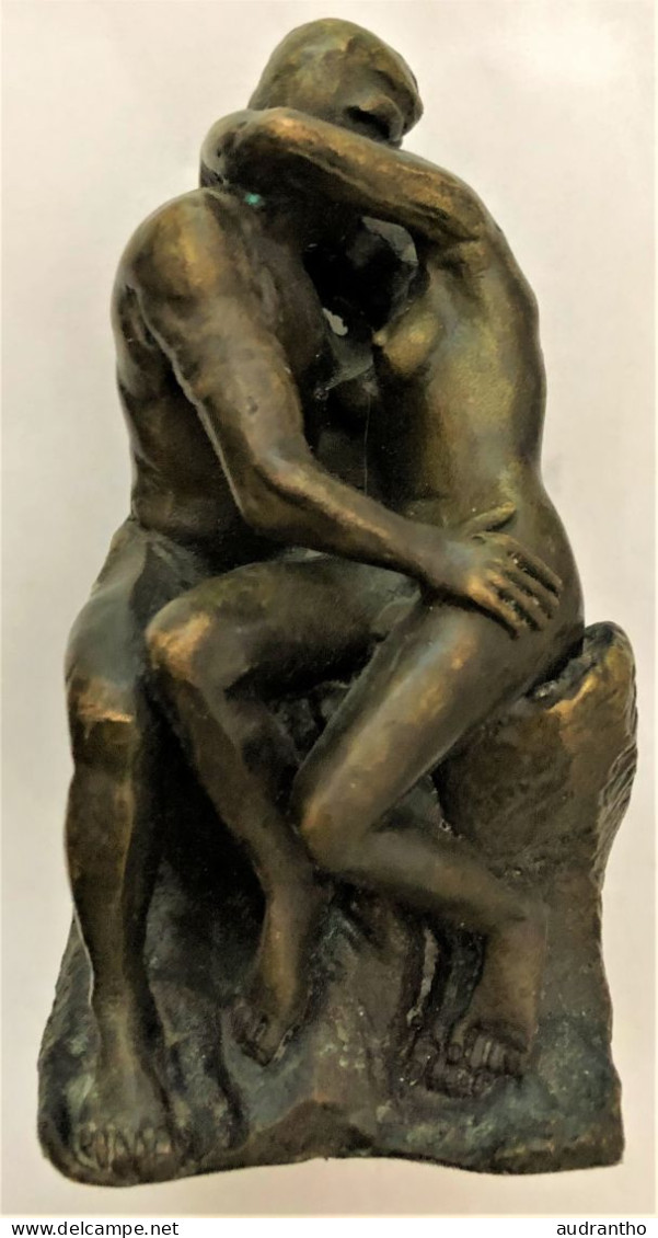 Le Baiser De Rodin. Statuette Reproduction En Bronze. H. 12 Cm. - Bronzes