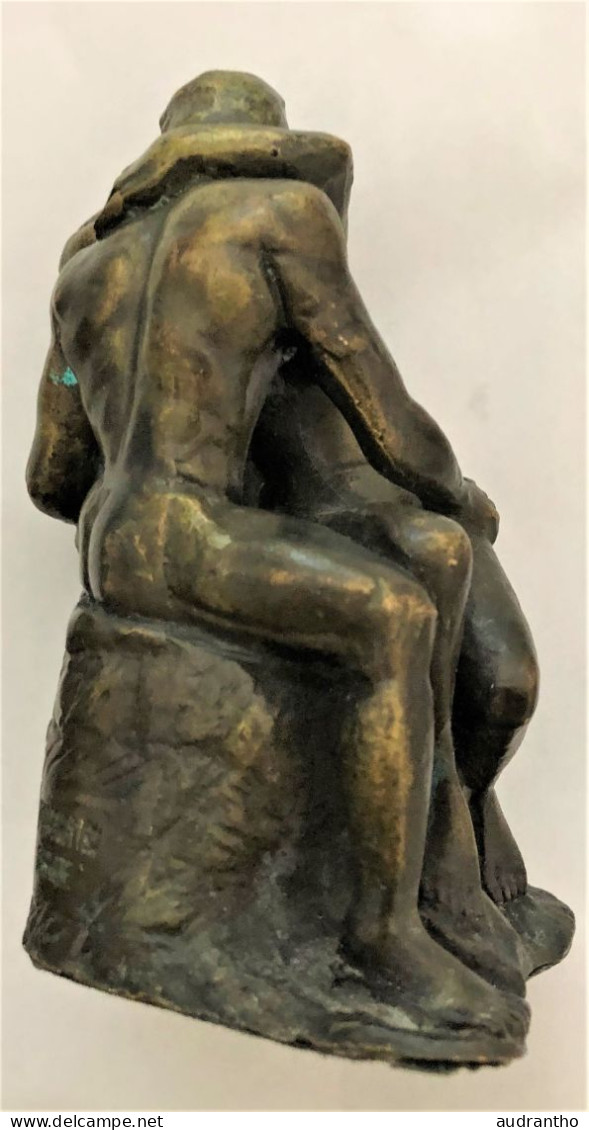 Le Baiser De Rodin. Statuette Reproduction En Bronze. H. 12 Cm. - Bronzes