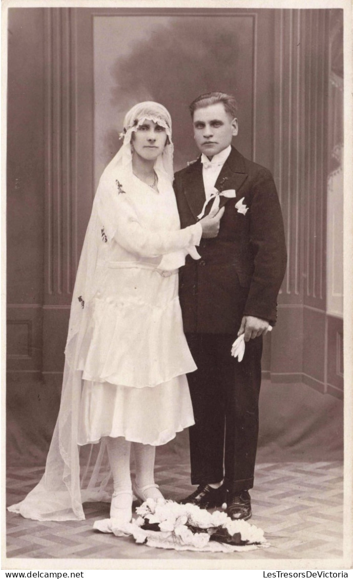 CARTE PHOTO - Noces - Couple Lors De Son Mariage - Carte Postale Ancienne - Huwelijken