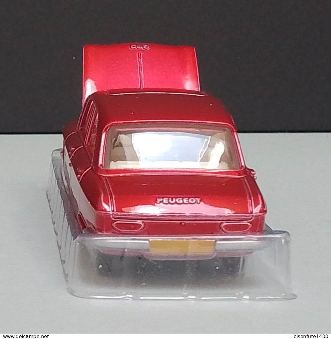 PEUGEOT 204 DINKY TOYS ATLAS avec toit ouvrant - Capot avant ouvrant neuve avec sa boîte ( Voir photos ).