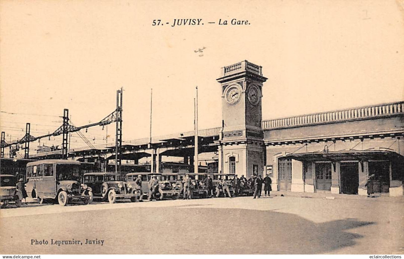 Juvisy Sur Orge            91           Extérieur De La Gare.  Taxis Et Autobus     (voir Scan) - Juvisy-sur-Orge
