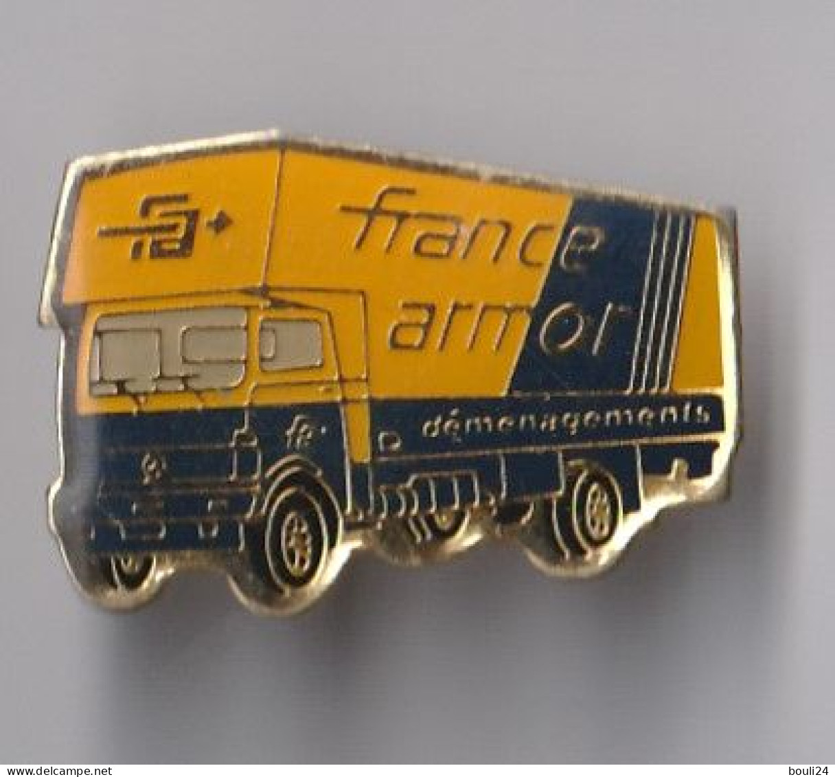 PIN'S   THEME  TRANSPORT  CAMION MERCEDES   TRANCE ARMOR DEMENAGEMENT - Transports