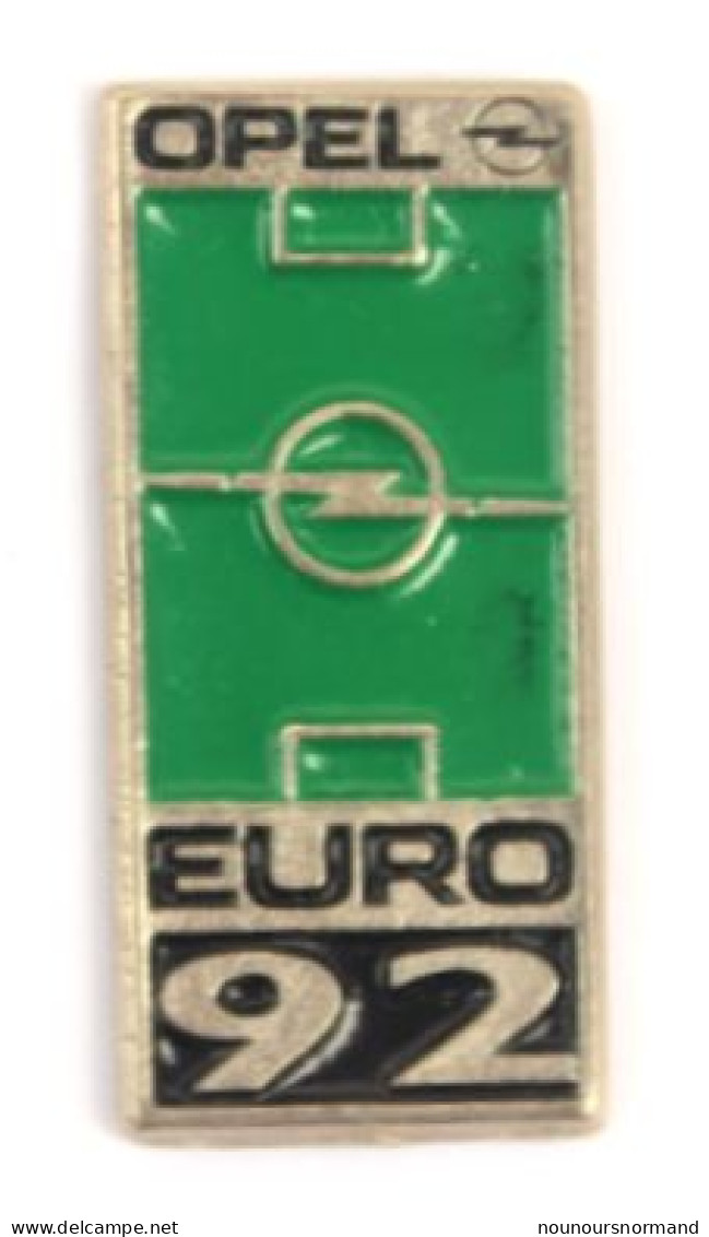 Pin's OPEL - EURO 92 - Terrain De Football - M447 - Opel