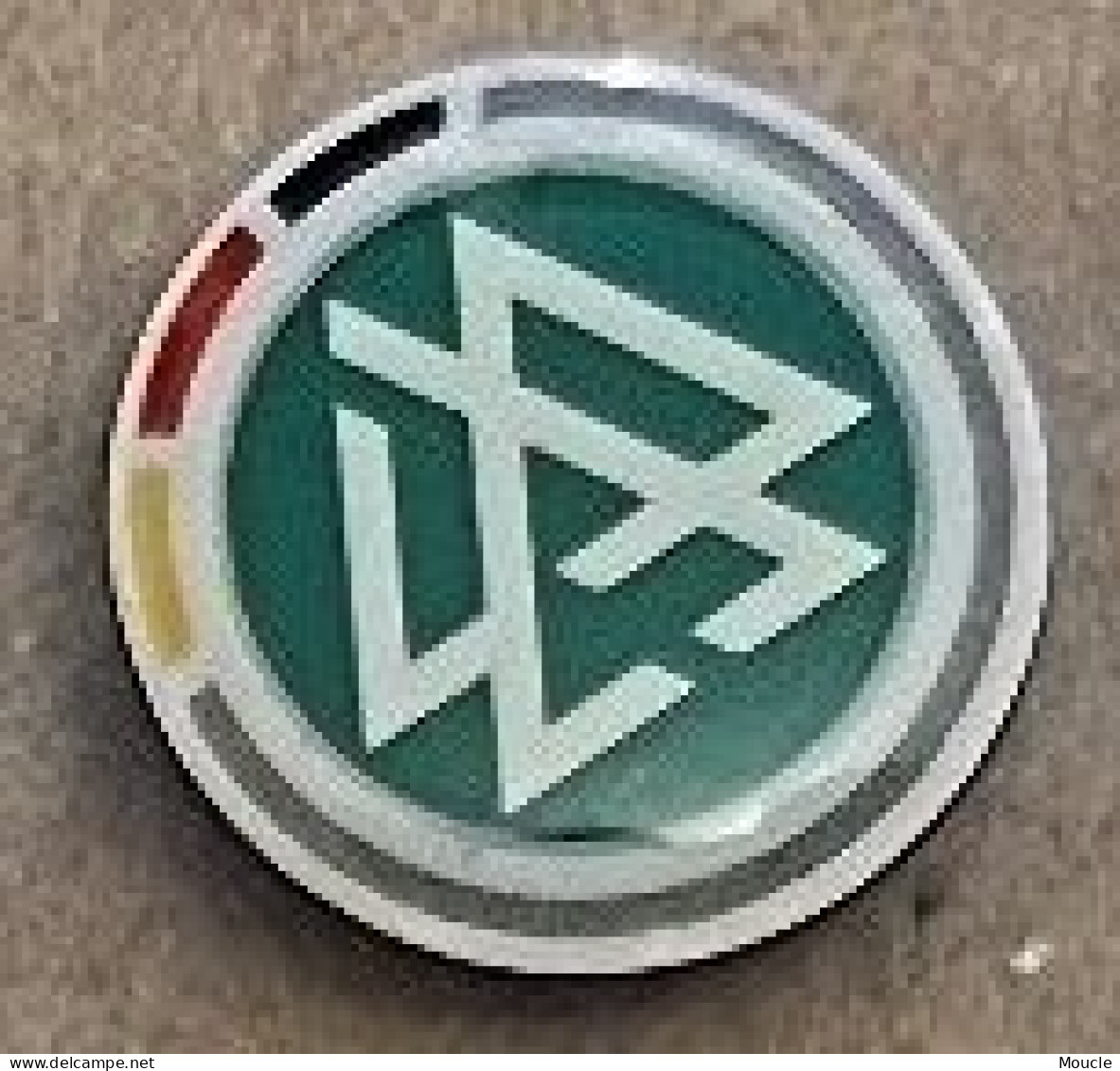 FEDERATION ALLEMANDE DE FOOTBALL - DEUTSCHER FUSSBALL - BUND - LOGO - SOCCER - CALCIO - FOOT - DFB -     (32) - Voetbal