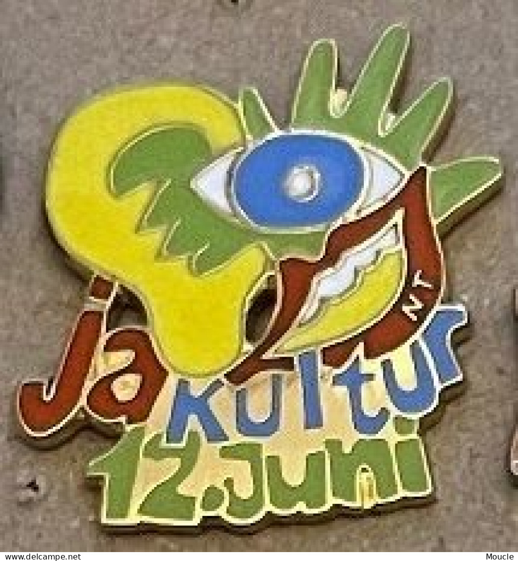 JA KULTUR 12. JUNI - OUI A LA CULTURE 12 JUIN - N.TROXLER - 1994 - EGF - BOUCHE - OEIL - OREILLE -            (32) - Celebrities
