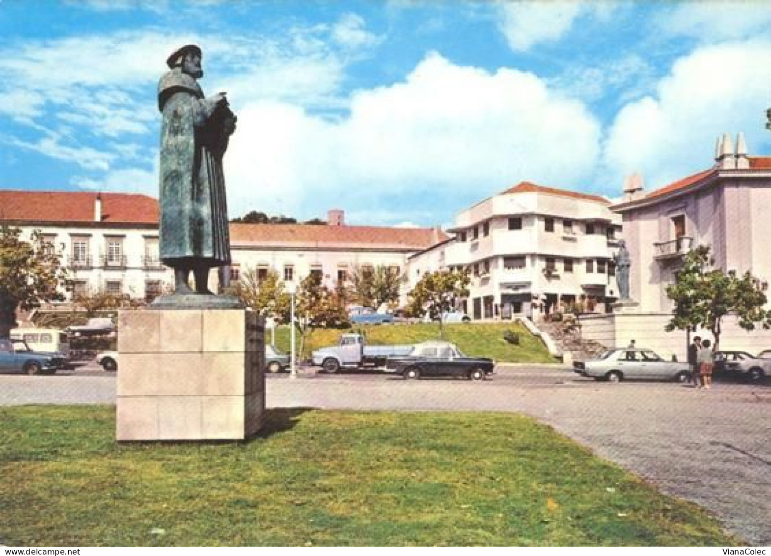 Castelo Branco - Estátua Dr. João Rodrigues / Carros / Táxi - Castelo Branco