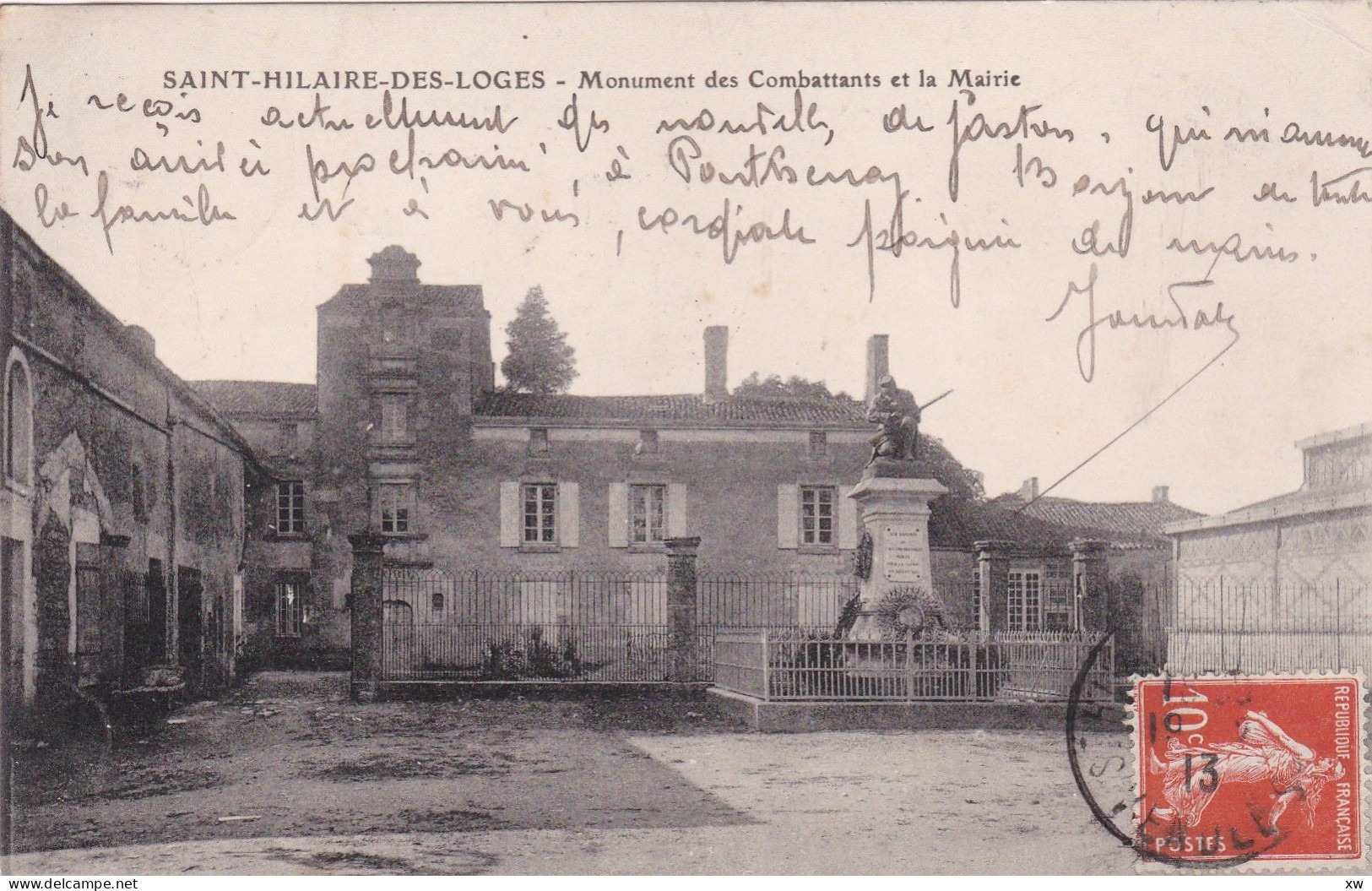 SAINT-HILAIRE-DES-LOGES -85- Monument Des Combattants Et La Mairie - Saint Hilaire Des Loges
