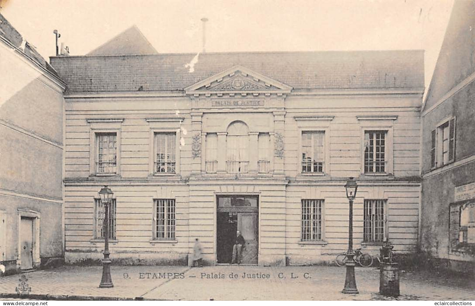 Etampes        91        Le Palais De Justice       N°9       (voir Scan) - Etampes