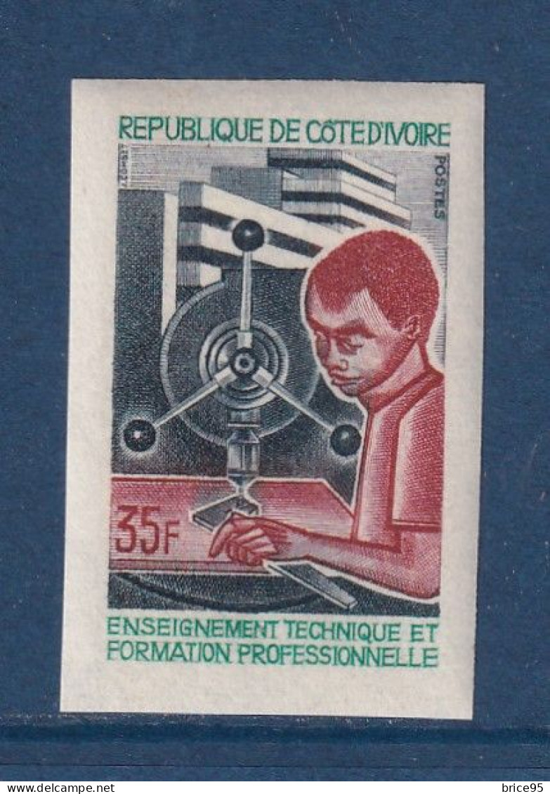 Côte D'Ivoire - YT N° 320 ** - Neuf Sans Charnière - Non Dentelé - ND - 1971 - Côte D'Ivoire (1960-...)