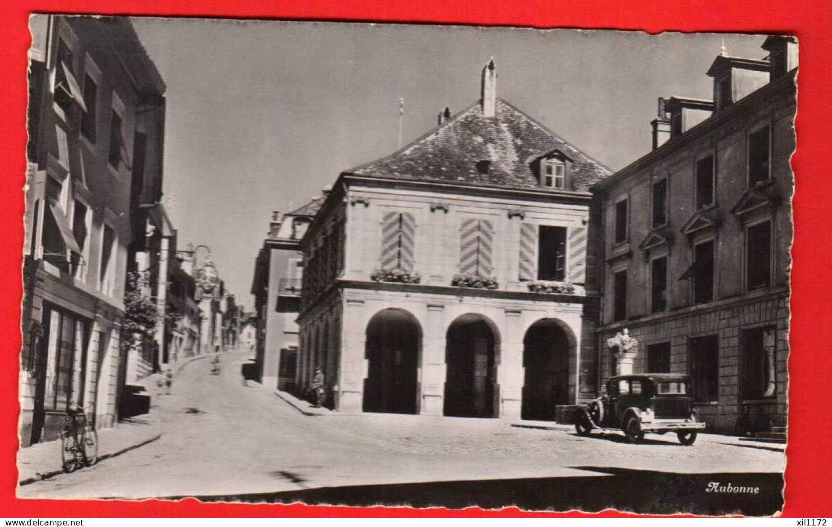 ZVT-25  RARE Aubonne Place Du Marché Et Maison De Commune, Vieille Voiture,Hotel Lion D'Or Gendarme Photoglob L9878 NC - Aubonne