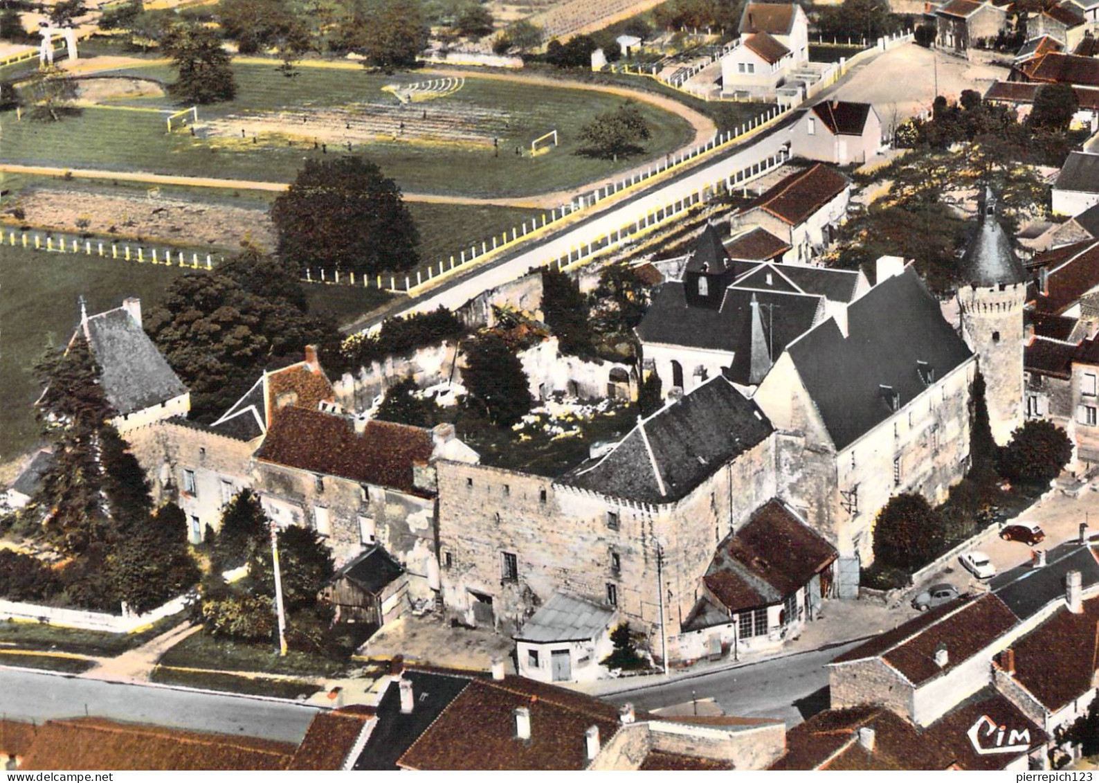 86 - Monts Sur Guesnes - Le Château - Vue Aérienne - Monts Sur Guesnes