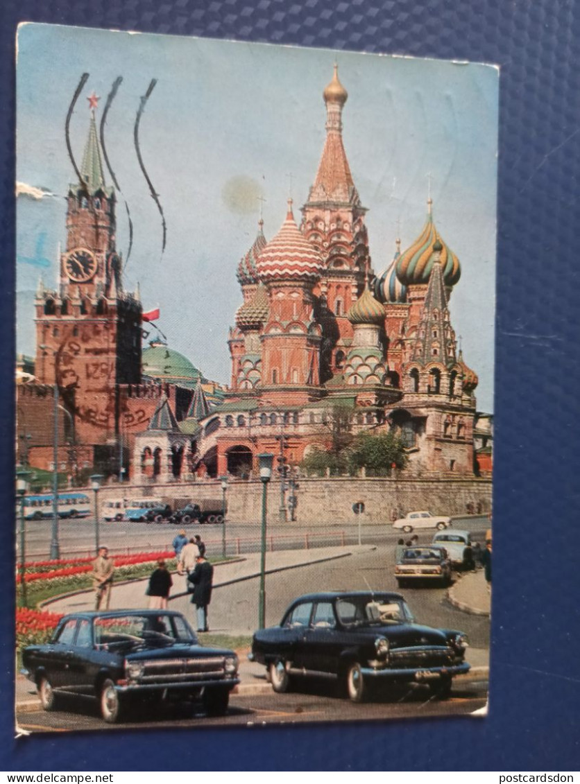 MOSCOW. Kremlin. TAXI Car Volga. GAZ - OLD USSR POSTCARD (1975) Stationery - Taxis & Fiacres